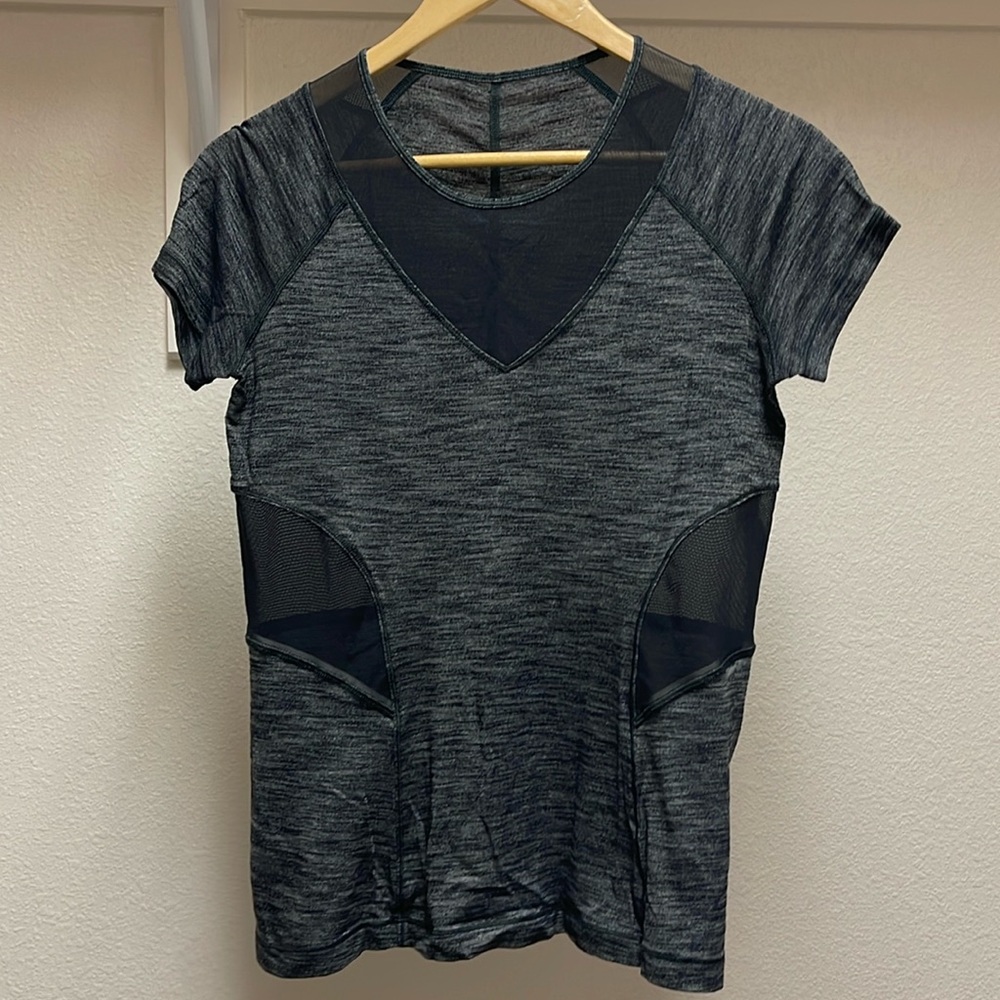 Lululemon Tshirt mesh detail size 8